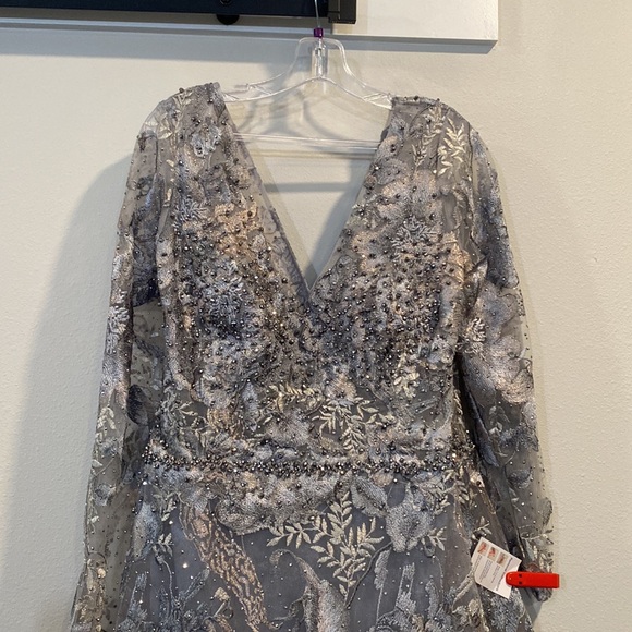 Mac Duggal Long Sleeve Beaded Appliqué Gown [Size: 16] Style #20214 - Picture 4 of 16